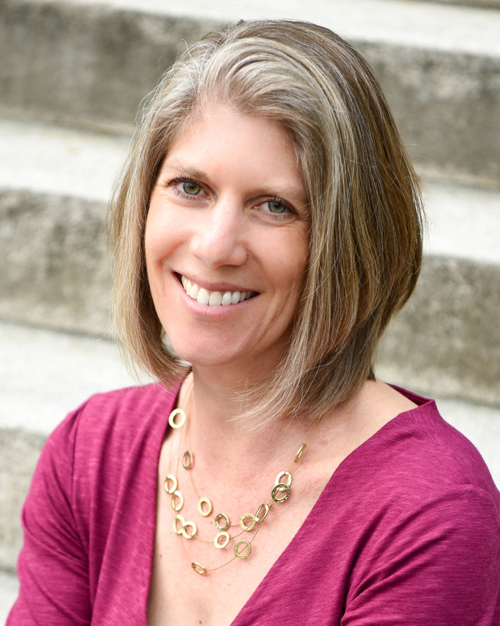 headshot of Beth Saunders